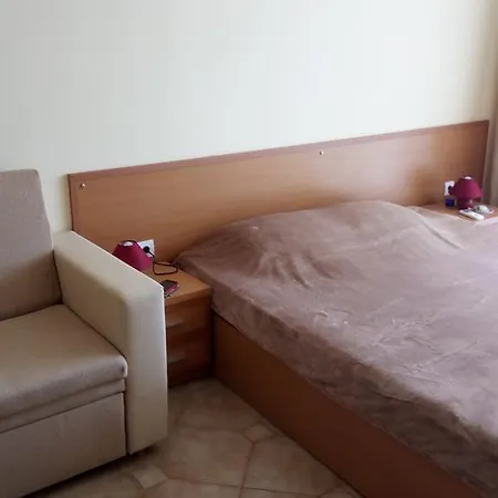 Studio B25 In Central Plaza *